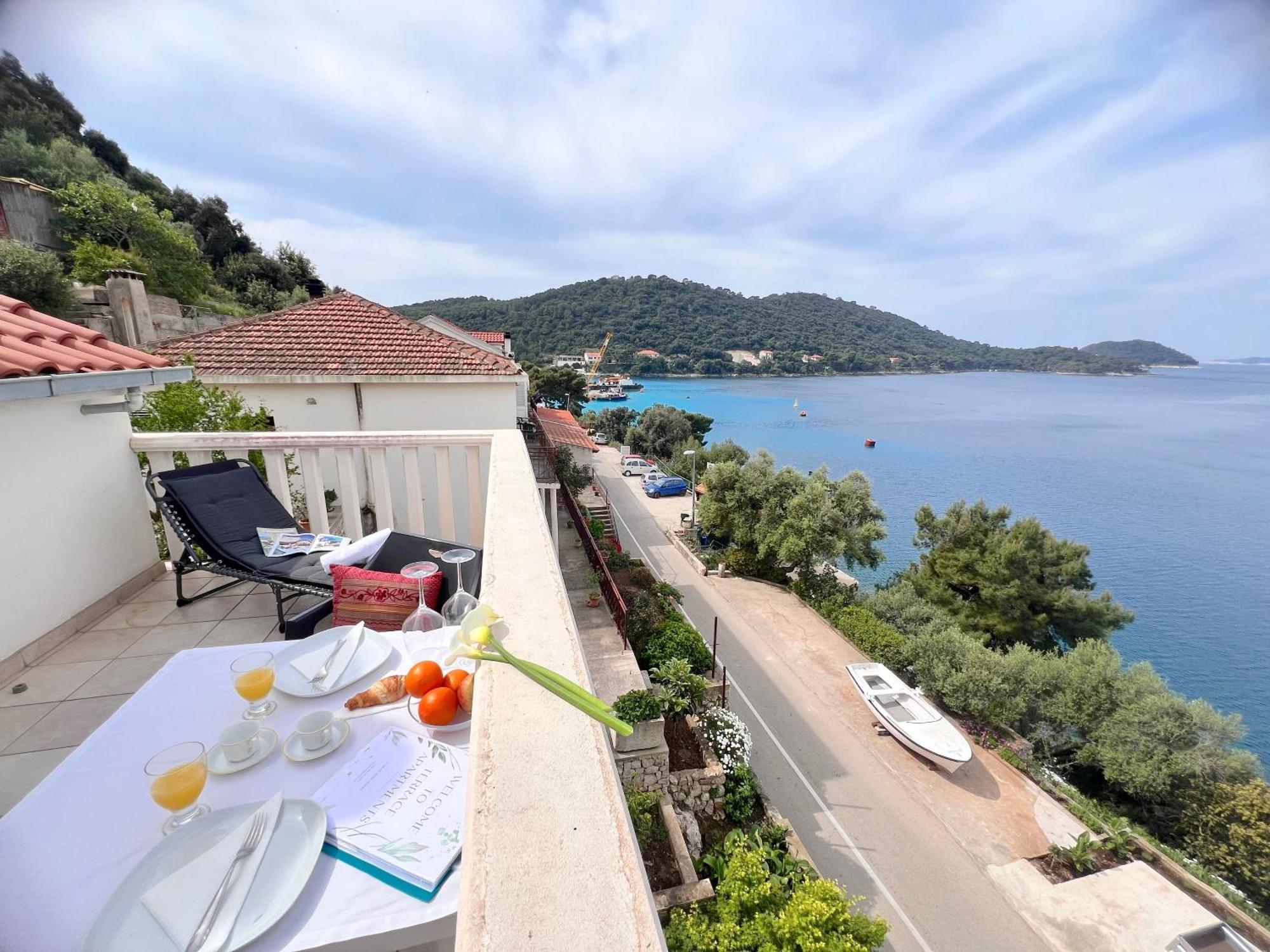 Terrace Studios With Panoramic Seaview Uble エクステリア 写真