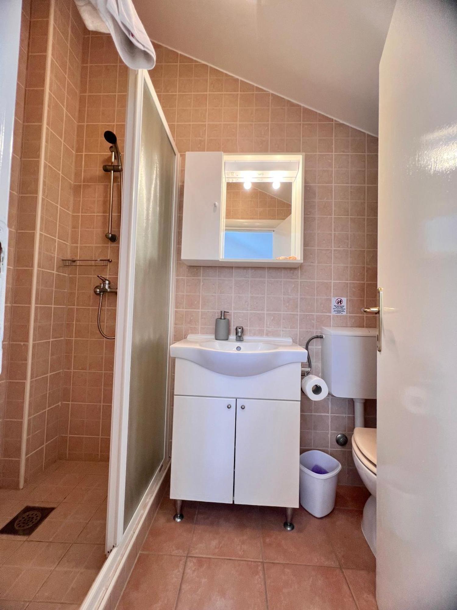 Terrace Studios With Panoramic Seaview Uble エクステリア 写真