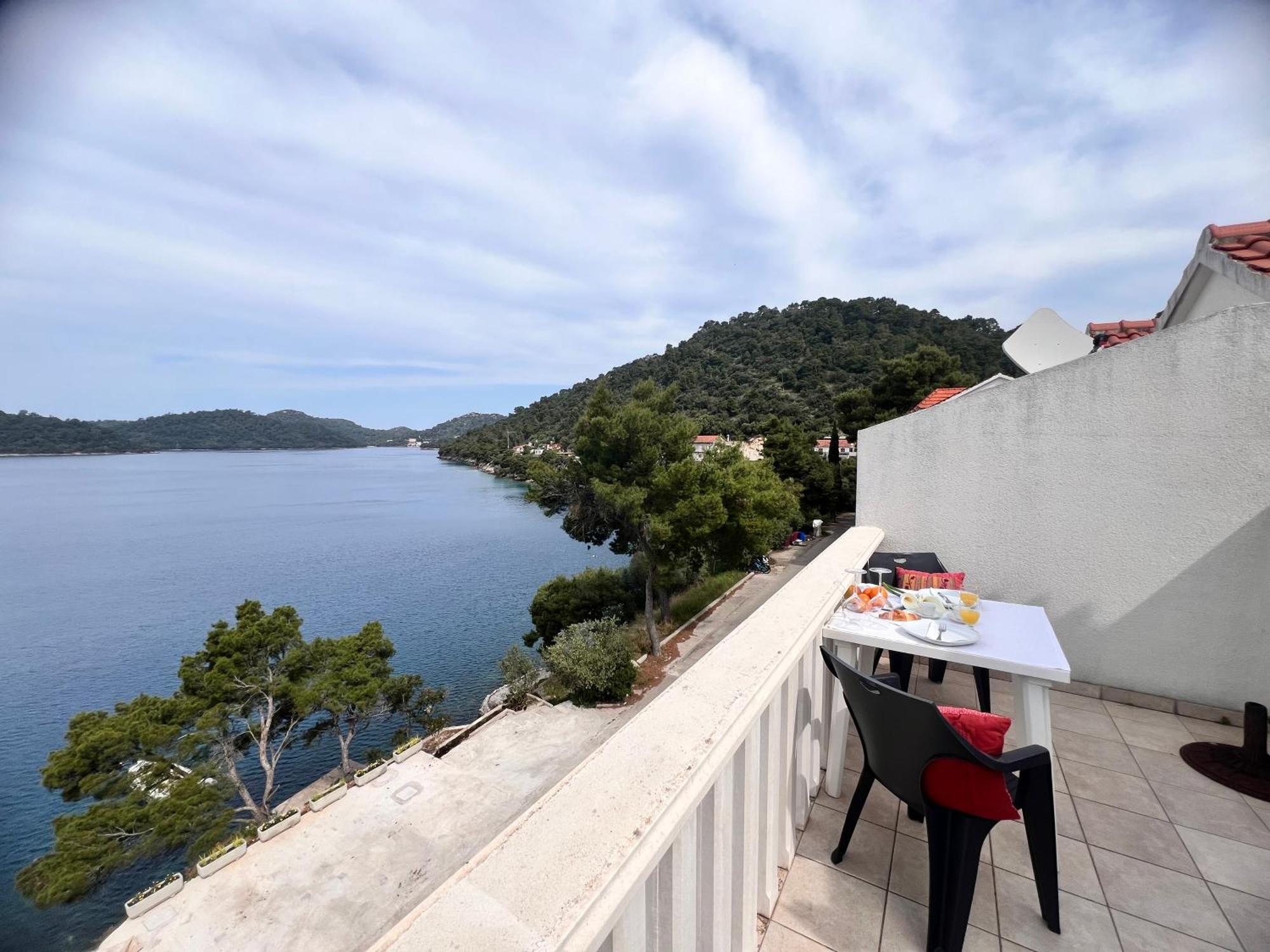 Terrace Studios With Panoramic Seaview Uble エクステリア 写真