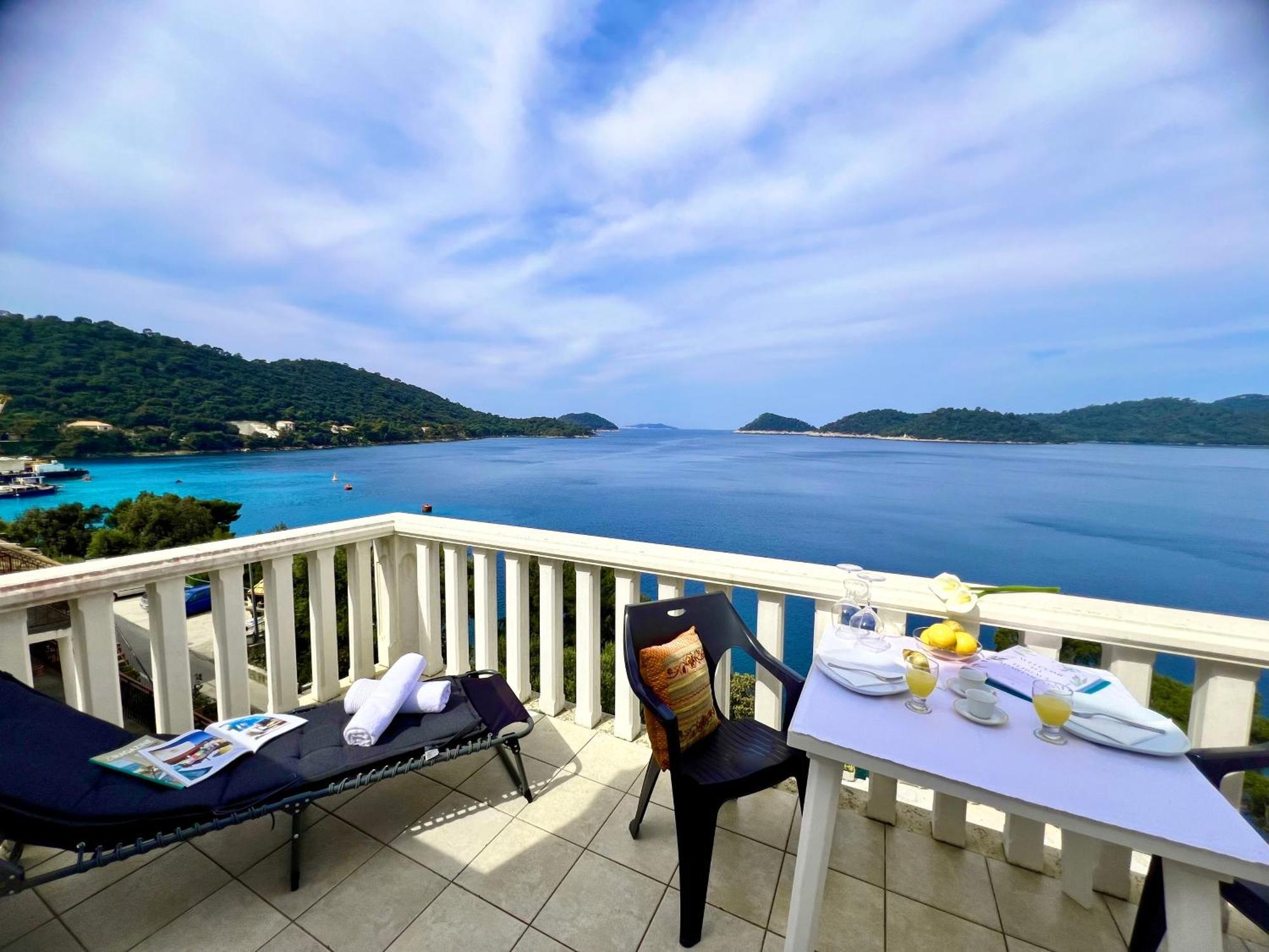 Terrace Studios With Panoramic Seaview Uble エクステリア 写真